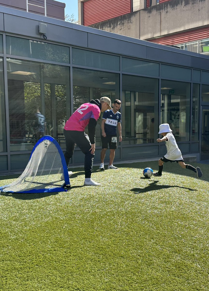 Connecting with patients & their families at the BC Children’s Hospital 💙 #VWFC