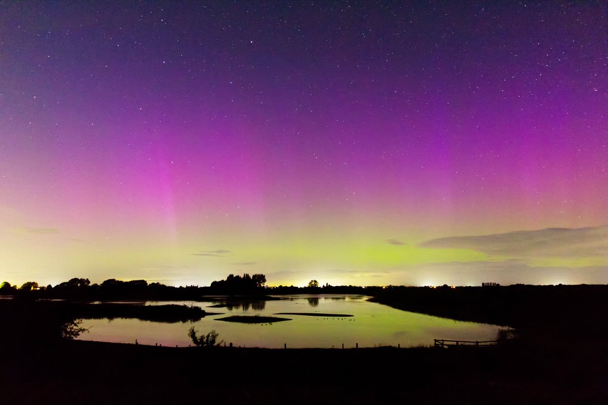 The #Auroraborealis over RSPB Freiston Shore, #Lincolnshire UK 21.07hrs 18.09.23

@chunder10 @TamithaSkov @BBCLookNorth @RSPBFrampton  
@StormHour 

#northernlights #thenightsky