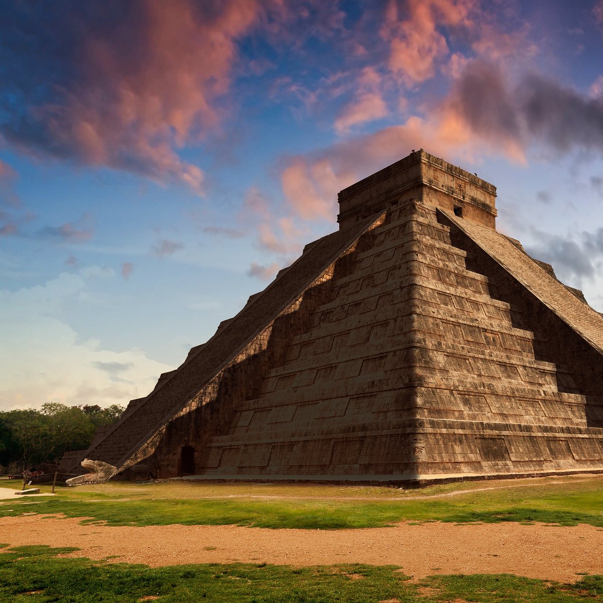 Today is the #FallEquinox, the #FirstDayOfFall 🍁🎃🍂

At sunset on both the spring and fall equinox, a carefully constructred play of light and shadow create the illusion of a serpent slithering down #Mexico's Temple of Kukulcan' at Chichén Itzá.