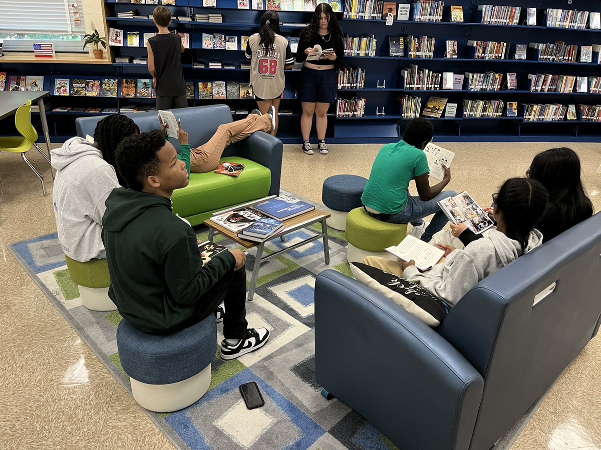 Dundalk Middle School Library tweet media