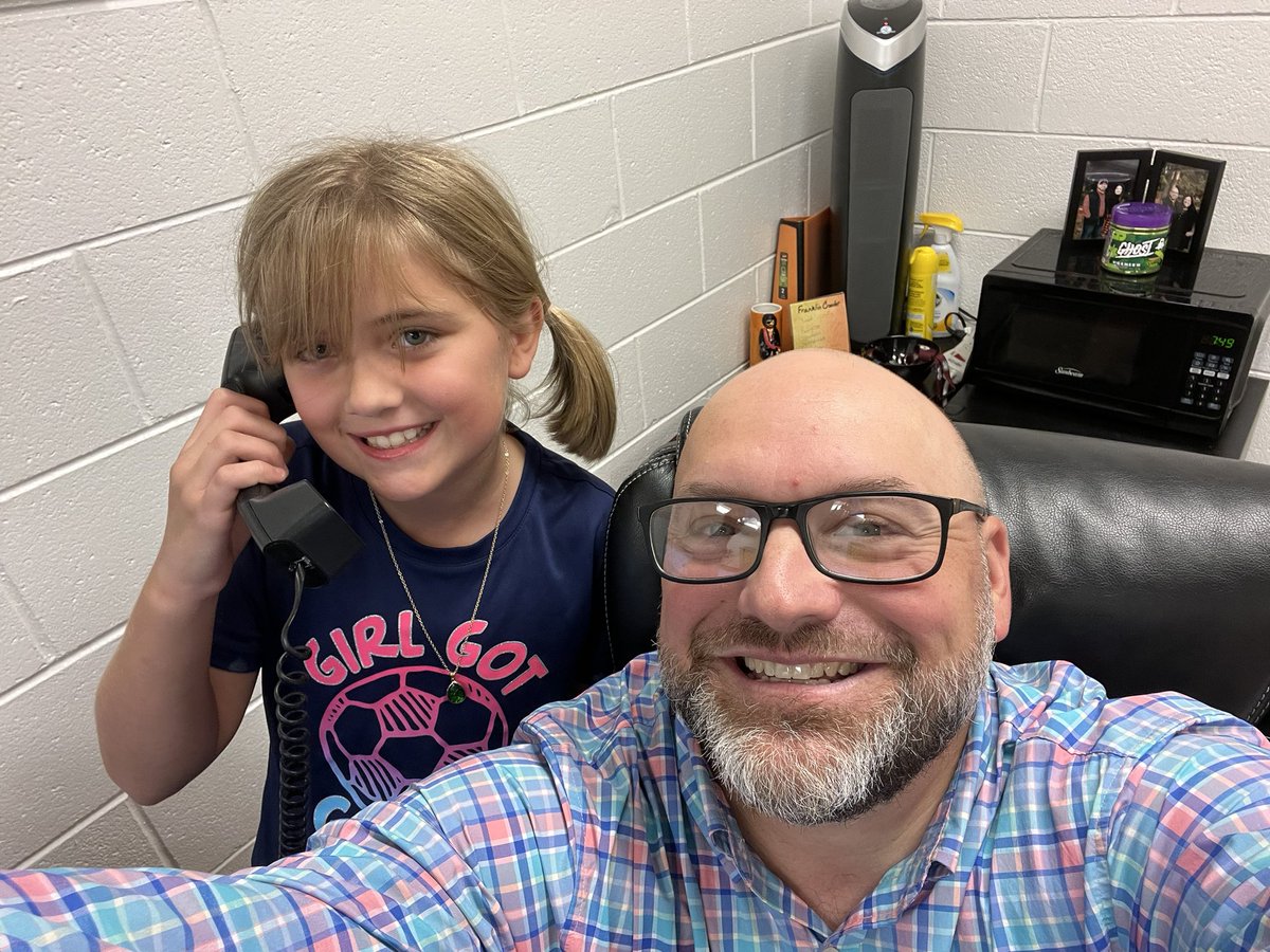 Today’s Yay of the Day goes to Charli in Ms. Peppers’s 4th Grade class. She found a student Chromebook in the hallway and made sure to give it to an adult to avoid damage. Way to BEE 🐝 a good citizen Charli! 🐝