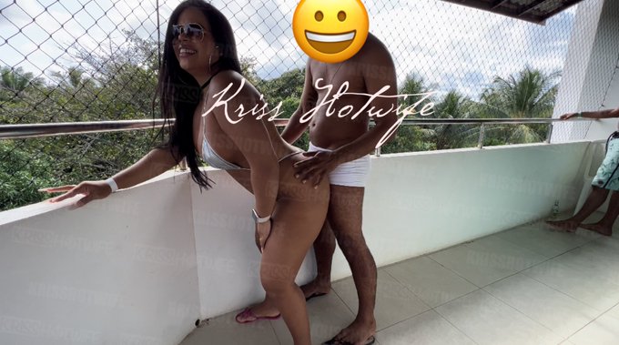 Meu lugar preferido da festa, na varanda rs 🔥  Todos que est&atilde;o l&aacute; na piscina se olharem pra cima me ver