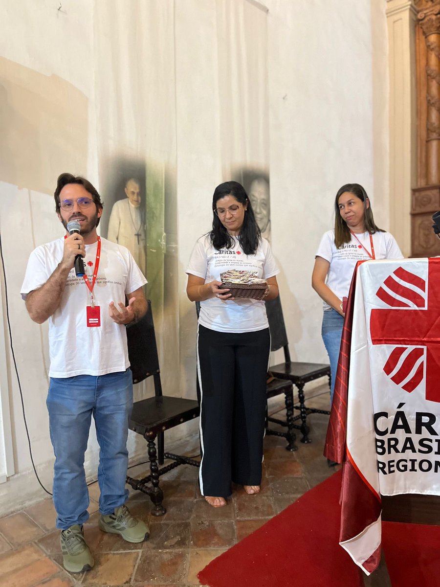 CaritasNE2's tweet photo. "É graça divina começar bem. Graça maior persistir na caminhada certa. Mas graça das graças é não desistir nunca", Dom Helder Camara.Há 22 anos a Cáritas NE2 caminha  e leva a caridade e a solidariedade para aqueles que se encontram em situação de vulnerabilidade social https://t.co/xaDIXhNciq