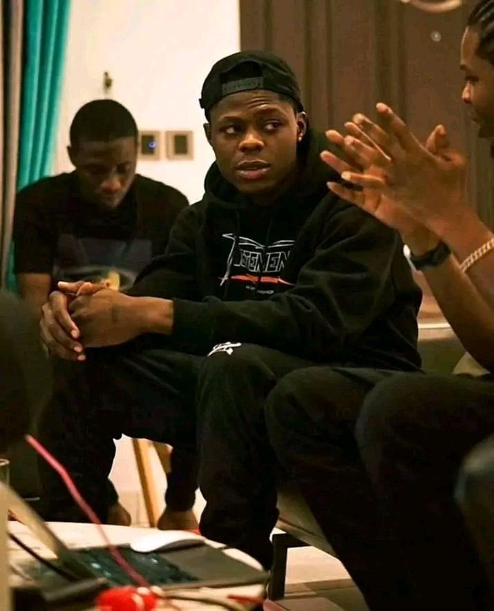 self_def's tweet image. Them off light but light no gree off 

#Justice4Mohbad