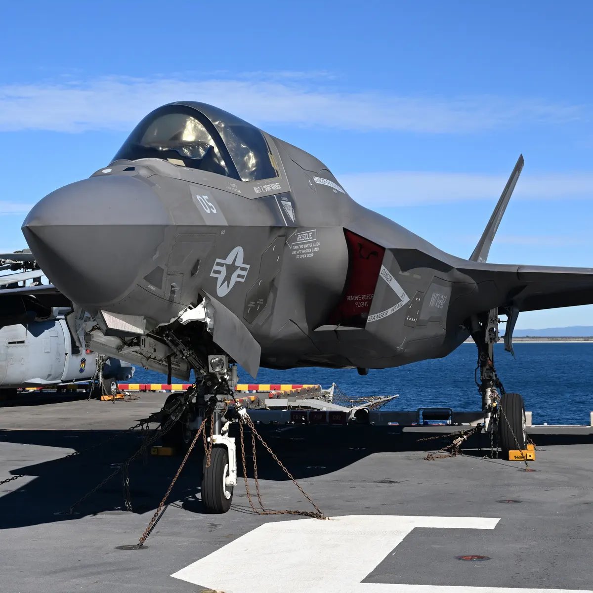 brewdoggy's tweet photo. 🚨BREAKING:
Missing F-35 fighter jet crashed in Williamsburg County, north of Charleston. Next time Apple Air Tags it.😂 #F35Missing #F35Found https://t.co/eHrl0zNYb6