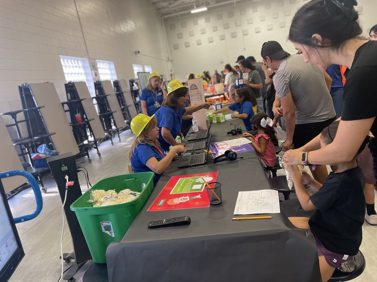 IRojas_SVSA's tweet photo. A successful STEAM night at Sierra Vista. Thank you PreK team for an awesome activity. @LMeraz_SVES V.Ochoa, C. Murphy, J. Partlow, P. Montes. @SierraVista_SA https://t.co/uYKNyjY1J2