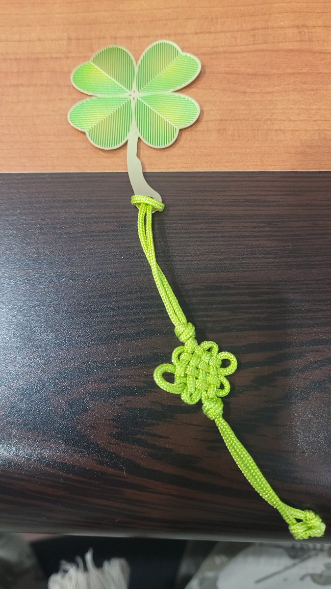 deejay_ess's tweet image. Just rolled into the studio and this was left by somebody on the desk.  #Goodsign for #CelticFC #CL opener tonight?  Me thinks yes.
#monthehoops #korea #CSC