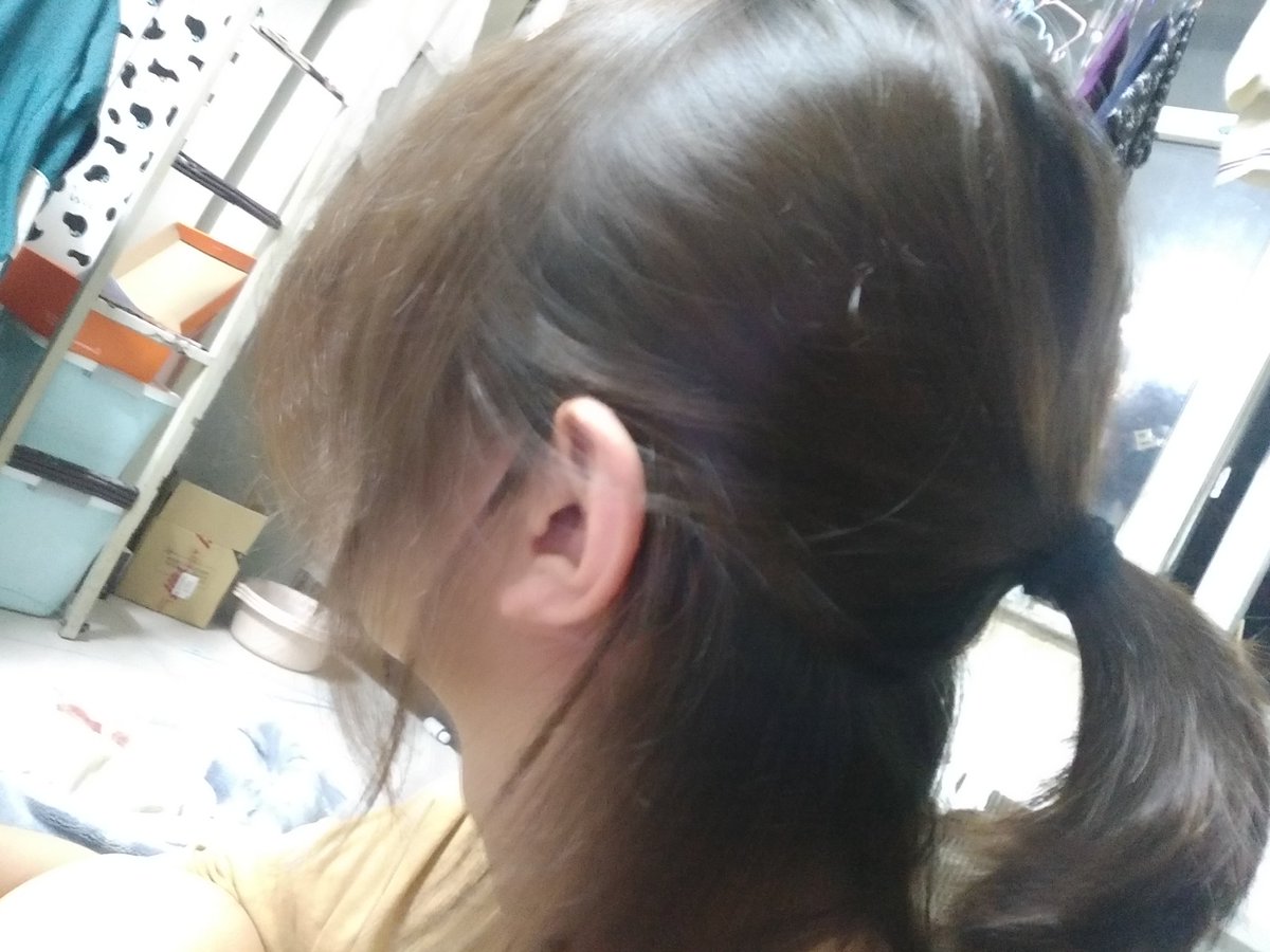 Aphroraaa's tweet photo. 心血来潮扎个小辫子 发现头发已经齐肩啦 https://t.co/gkNMSn6AJQ