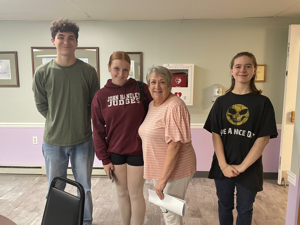 HandleyInteract's tweet photo. Teaching senior residents at Winchester House how to use their devices at Tech Time With a Teen📱 https://t.co/oUTVf9DOuy