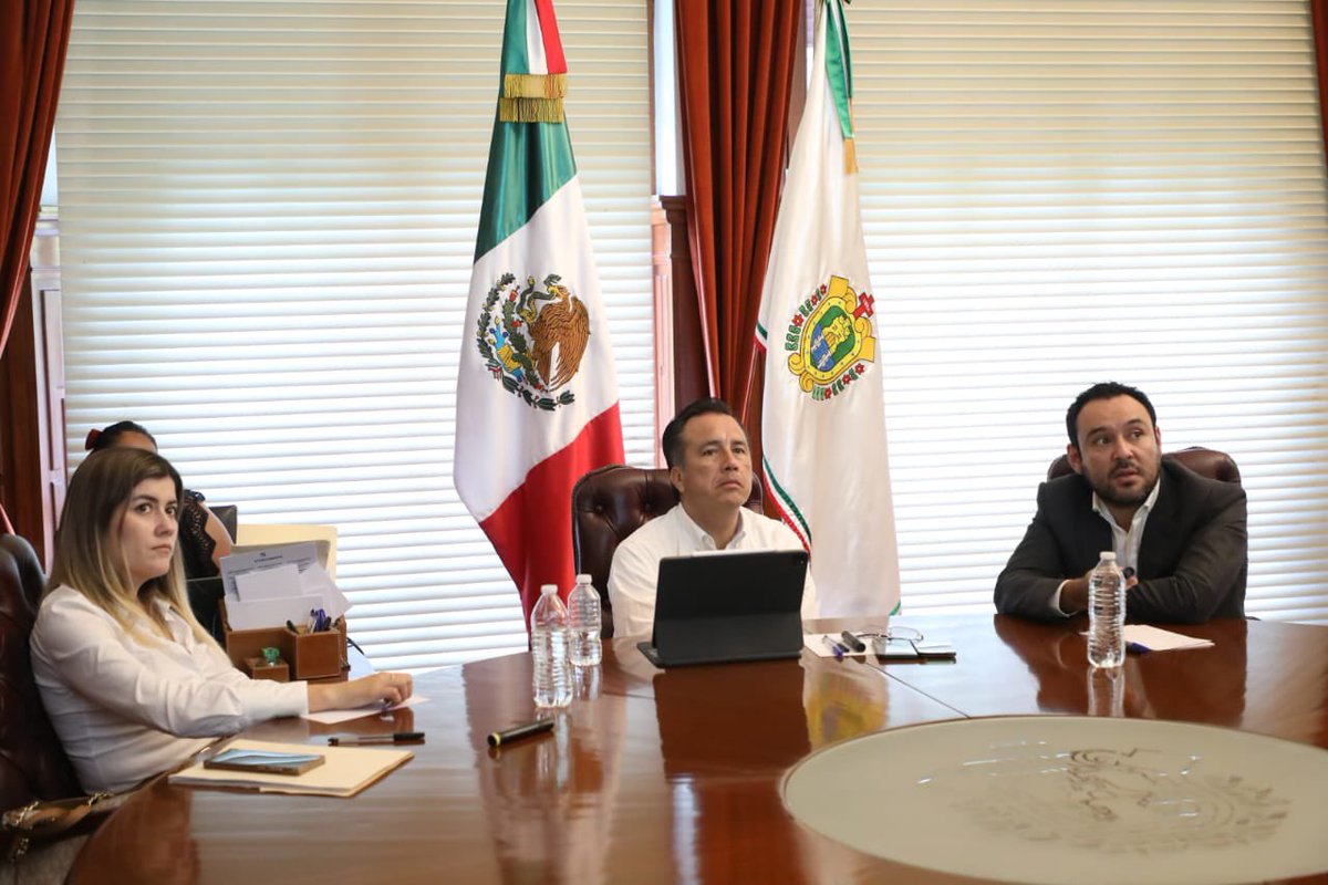 JoseLimaFranco's tweet photo. En el gobierno de Veracruz, encabezado por el Ing. @CuitlahuacGJ, hemos implementado una nueva visión de políticas concentradas en mejorar el porvenir del pueblo. Con #FinanzasMásFuertes los trabajos del presupuesto 2024 acercan más bienestar a los veracruzanos. https://t.co/oh0ID4UGPS
