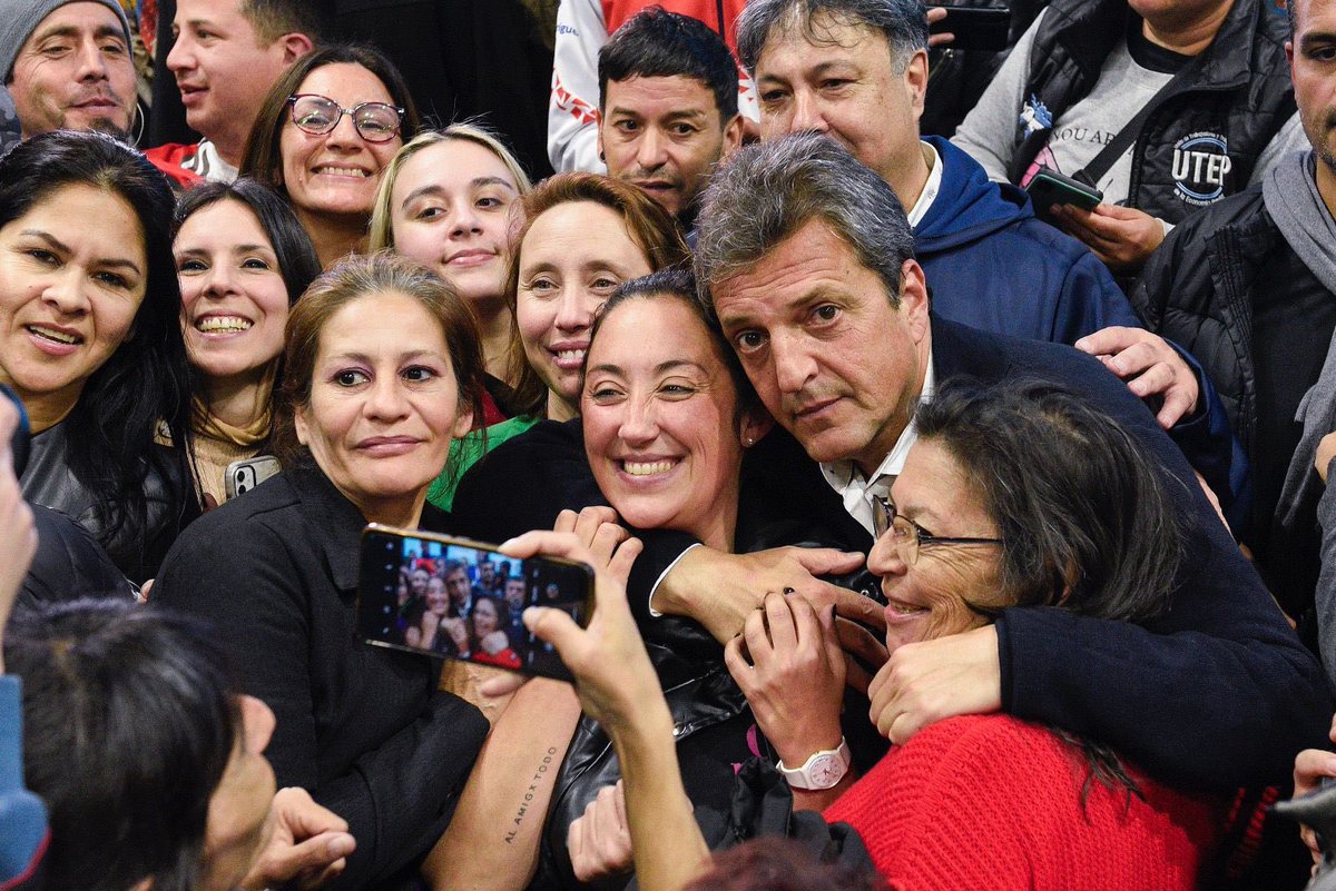 MalenaGalmarini's tweet photo. Acompañé a @SergioMassa y @MatiasLammens en el Encuentro Federal del Deporte y presentamos nuevas propuestas deportivas para potenciar una de las herramientas esenciales de nuestro país: 

1️⃣ Recuperar la autarquía financiera del ENARD
 
2️⃣ 10 mil obras en clubes de barrio
 
3️⃣ Plan 1000 polis
 
4️⃣ Un millón de becas para chicos y jubilados

5️⃣ Reglamentación de Ley Nacional de Clubes
 
6️⃣ Derechos laborales para los deportistas

7️⃣ 100% de clubes con tarifa social
 
8️⃣ Federalizar el deporte

9️⃣ Programa de detección de potencialidades deportivas

 #TenemosDeporte y tenemos con quién fomentarlo.❤️🇦🇷