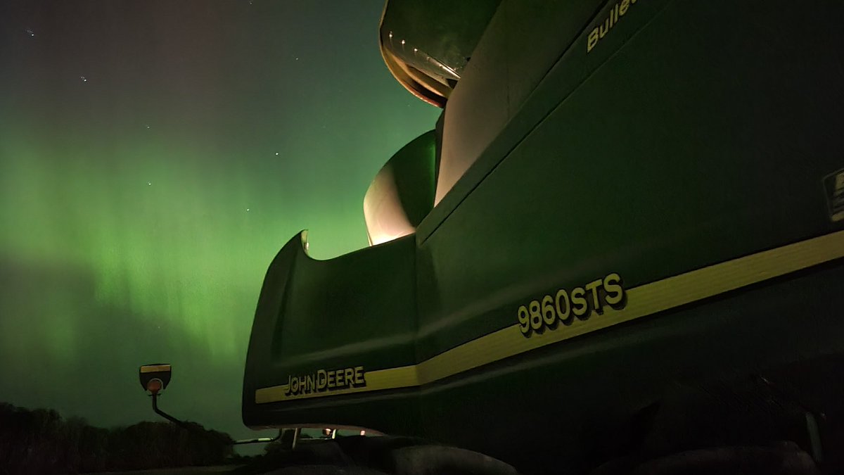 Beautiful harvest night #northernlights   #deeregreen