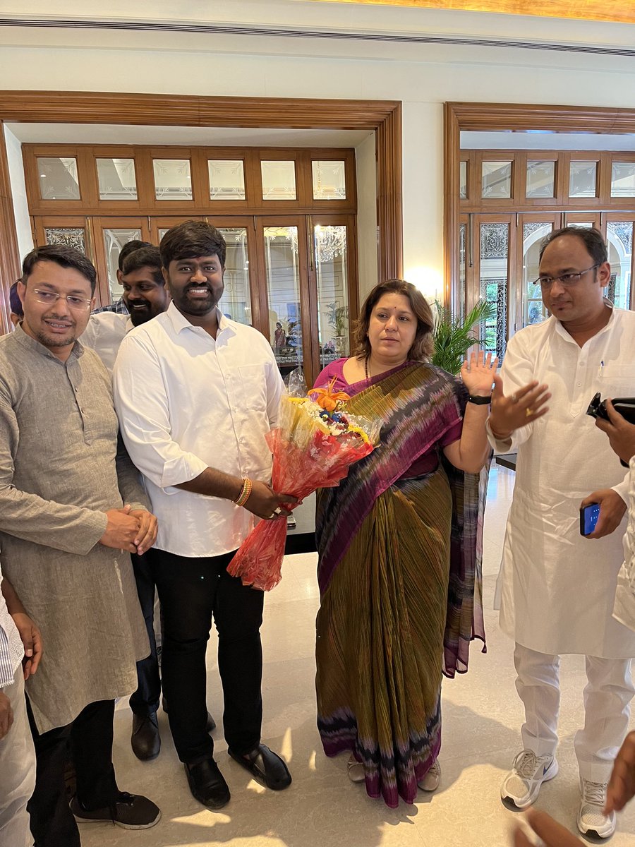 MahanandaINC's tweet photo. Core Committee of Telangana Congress Social Media met our Chairperson Smt Supriya Shrinate ji. We had a detailed discussion over the role of the SM team for the upcoming state assembly elections in Telangana. 

#StrongerTogether #VijayaBheri #telangana https://t.co/tRmd3fDOCA