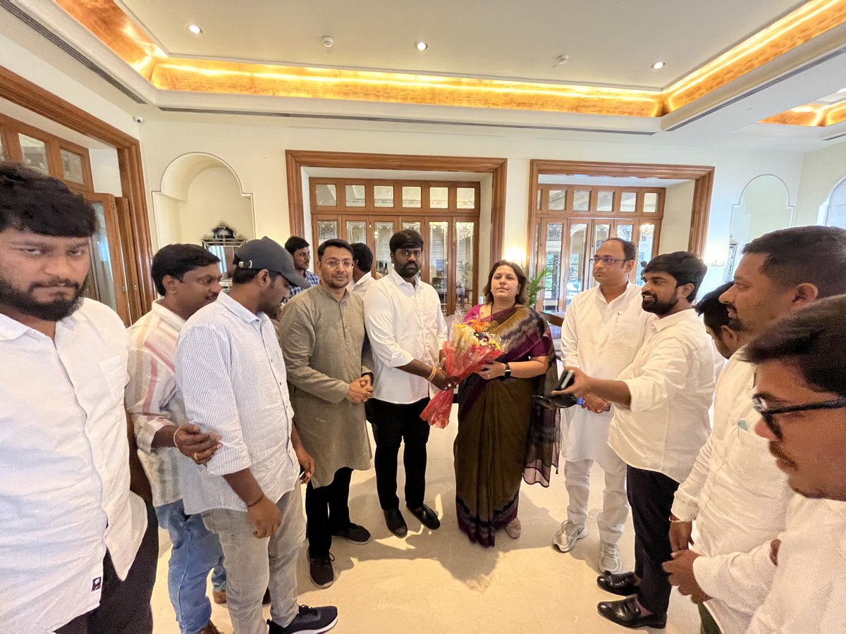 MahanandaINC's tweet photo. Core Committee of Telangana Congress Social Media met our Chairperson Smt Supriya Shrinate ji. We had a detailed discussion over the role of the SM team for the upcoming state assembly elections in Telangana. 

#StrongerTogether #VijayaBheri #telangana https://t.co/tRmd3fDOCA