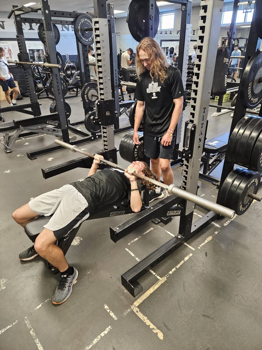 DomHighBaseball's tweet photo. Everything is earned! #dombats rose to the occasion this afternoon! Another good start to the week! Go Titans! #fallworkouts #ALLIN β«οΈβͺοΈβΎοΈπͺπββοΈπ https://t.co/GdD4MDYDm9