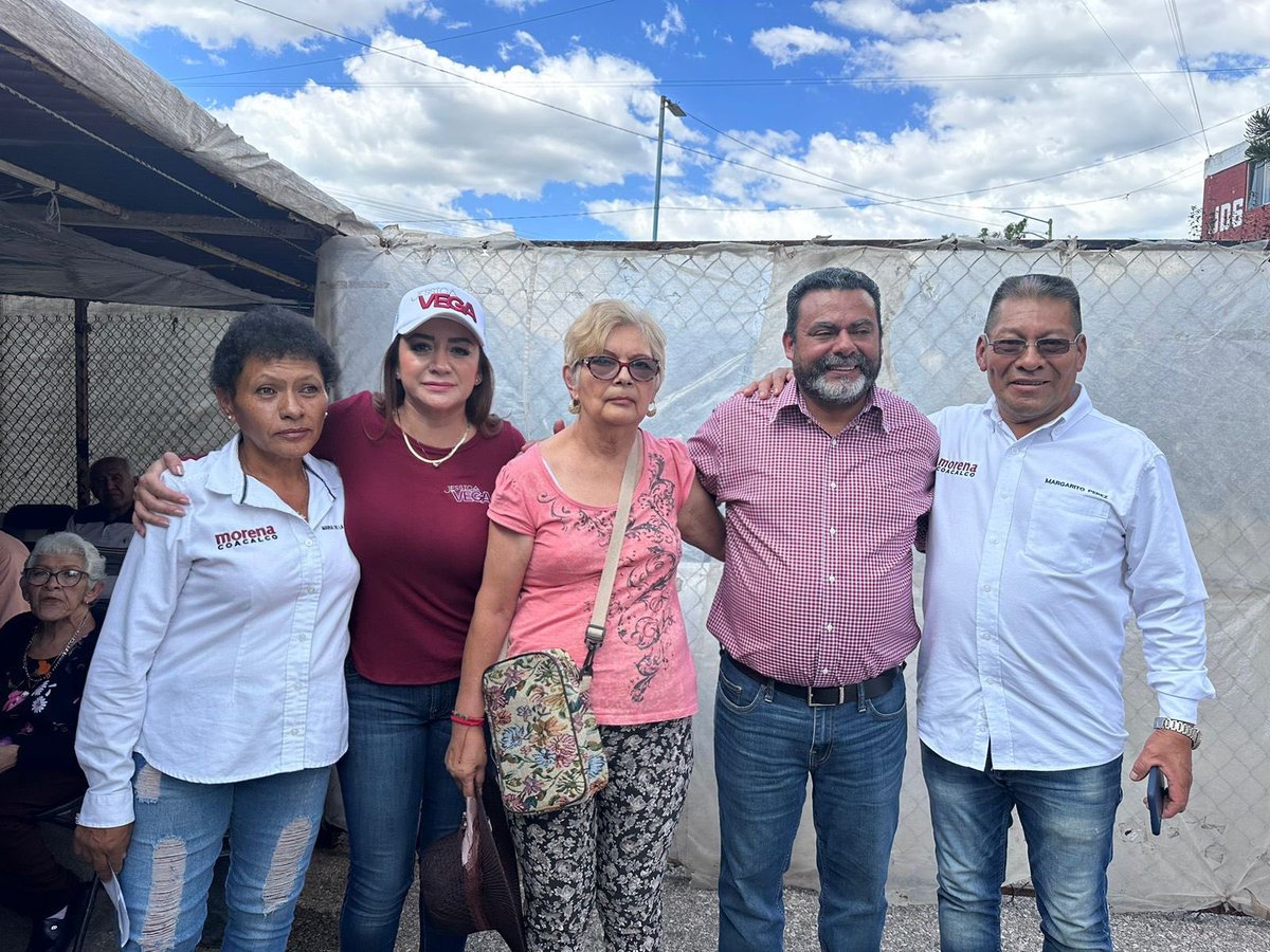 DarwinEslava's tweet photo. Recordemos que para defender y avanzar en la transformación, debemos estar cercanos a los que siempre apoyan al movimiento. 
Gracias a los vecinos de San Rafael por su cálida recepción, #MorenaCoacalco sigue más fuerte que nunca.
 
#LaEsperanzaNosUne #MorenaVa en #Coacalco https://t.co/6iPTUGT223
