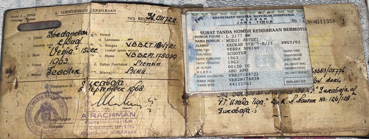 kamto_adi's tweet photo. Bantu teman,

Dijual:

- Vespa VNB 2 tahun 1961 = 60jt nego
- Vespa VBB 2 tahun 1963 = 50jt nego

Untuk keperluan operasi.

Kondisi mantap, kaleng original, surat ada, mesin sehat.

Info detail dan negosiasi serta cek unit silakan hubungi mas Lulu Kurniawan 082154064602.

Ijin tag:
@VespananBos 
@vespapics 
@vespafs 
@Saudara_Vespa 
@TweetVespa 
@vespakuser 
@HoldenKlasik 
@MasMasBiassaa 
Mbib @WagimanDeep212_