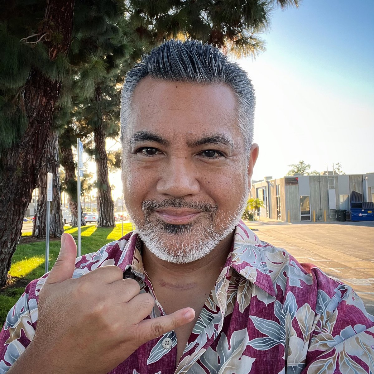 AaronNabus's tweet photo. Such a beautiful day! How could I not get 10k steps after work! 😜
#ComicConFit #Walk #Walking #SanDiego #SunnySanDiego #Convoy #GoMoveToday https://t.co/5QRpwUrgHJ