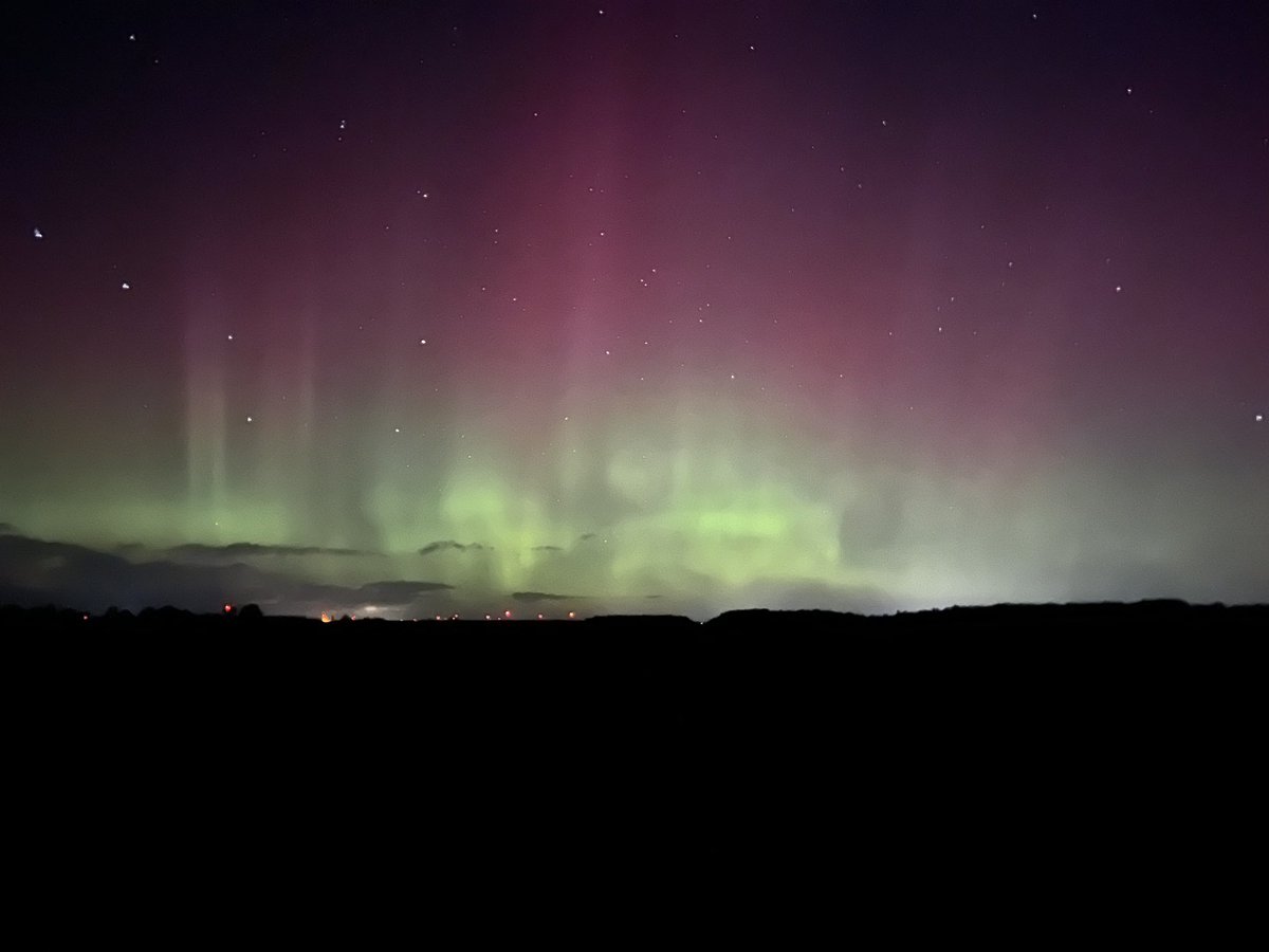 CorRasenberg's tweet photo. it’s 11:19pm and I am currently sitting in my truck on one of our field access roads, watching an incredible light show. In southwestern Ontario. Absolutely stunning, and mind boggling https://t.co/wXmELejJF8