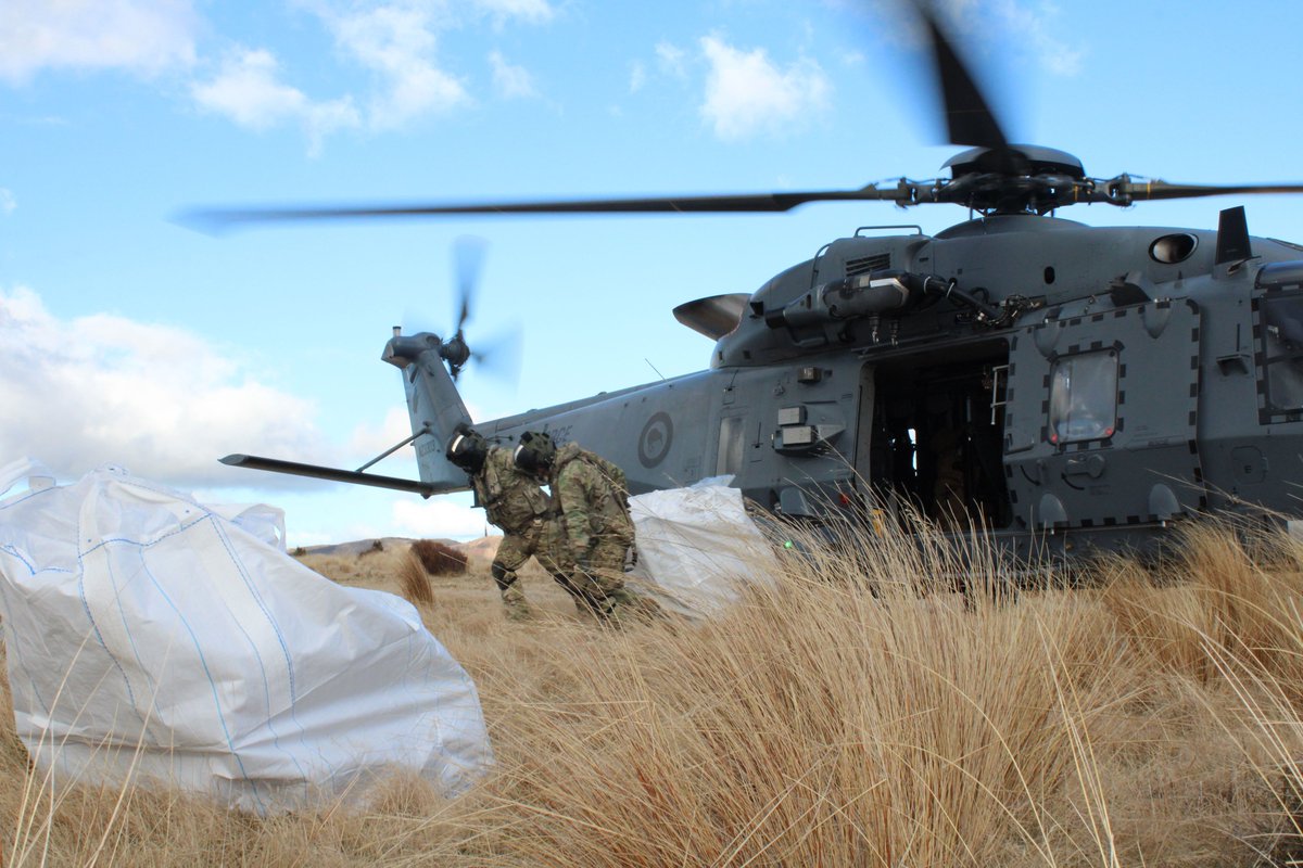 NZAirForce's tweet photo. STORY📰 No.3 Squadron has delivered more than four tonnes of pest traps into the lower North Island’s Ruahine Range, the largest one-day back country delivery of traps in New Zealand conservation history. 

➡️ https://t.co/884uveAVaf

#NZAirForce https://t.co/QkE1yEMWpM