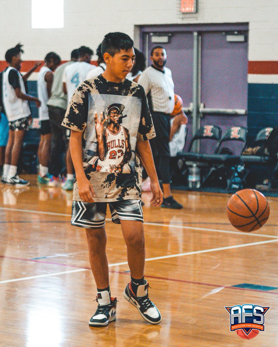 We saw a young girl on the sideline, lost in the world of music and basketball. A glimmer of hope and excitement in her eyes as she watched a game she loved unfold in front of her eyes. So we stuck her behind the 📸 and said “get to work!” 😄 Here are some of the shots by this