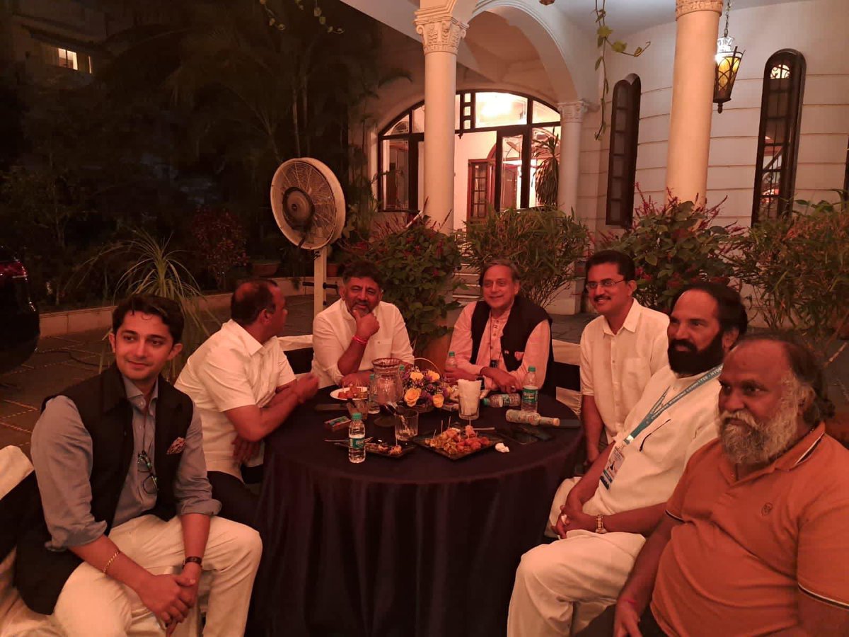 drshravanreddy's tweet image. Upcoming election strategy discussion with @DKShivakumar @ShashiTharoor @UttamINC @KomatireddyKVR @JaggaReddyT 

#CWCMeetingHyd #Bringbackcongress