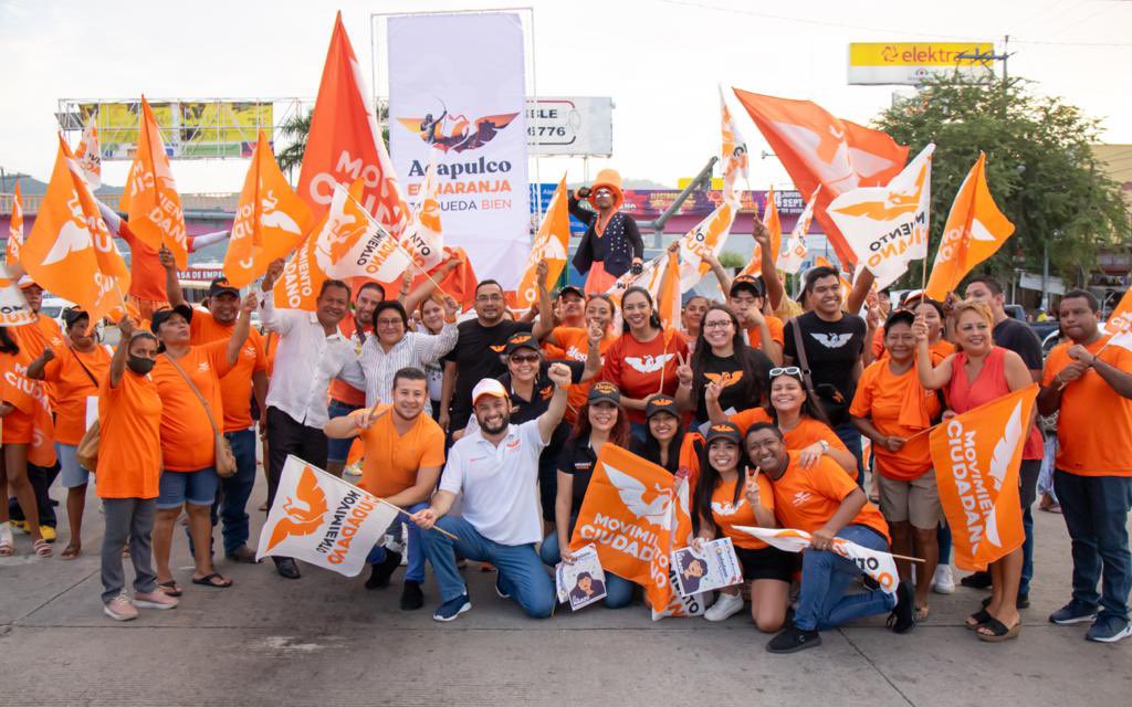 En Guerrero se siente la alegría del Movimiento🧡 

Siguiendo la Activación Nacional, nos fuimos a la Colonia Zapata en Acapulco a pintar de naranja la avenida principal.