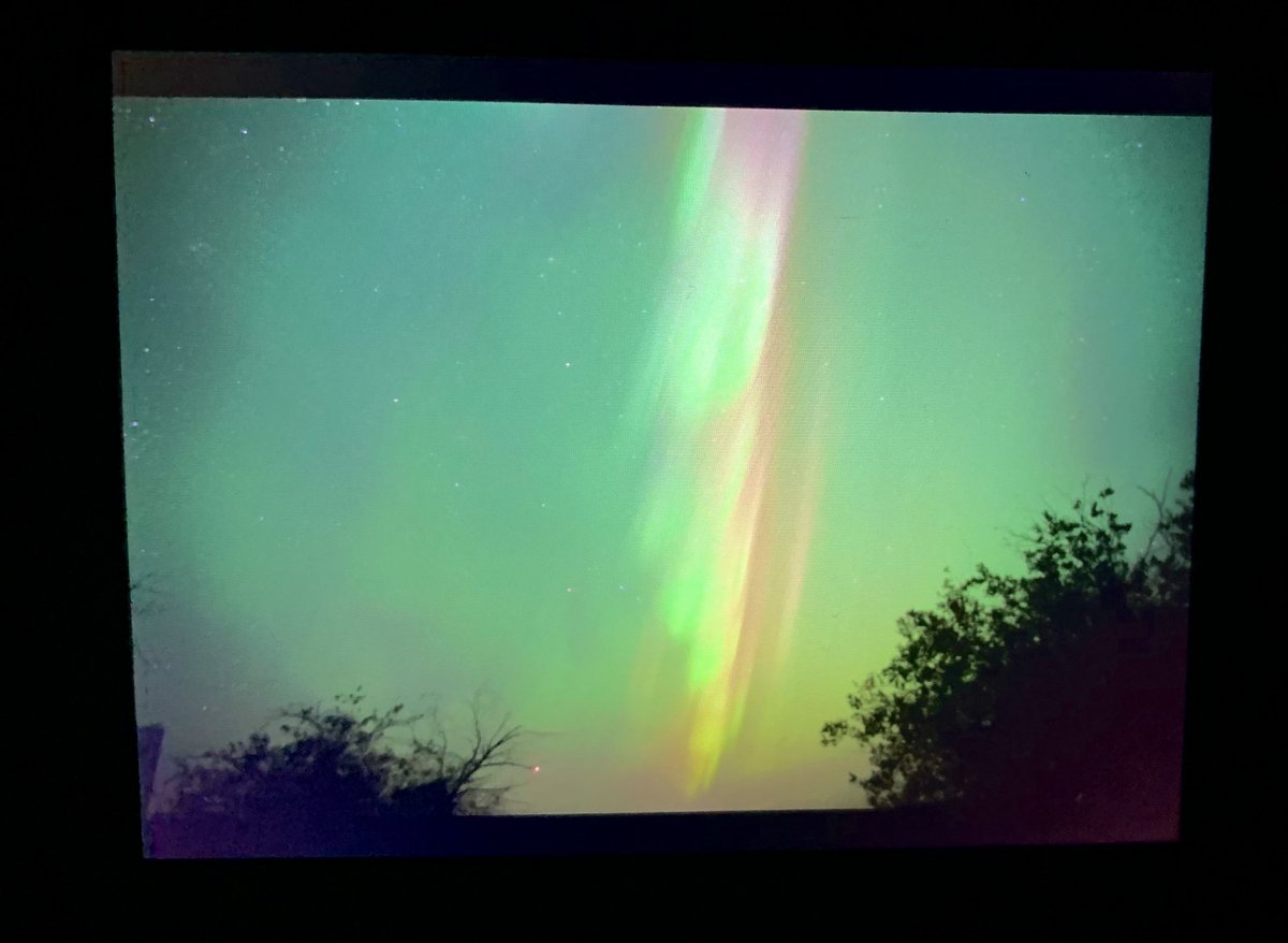 tracygregorash's tweet image. Watching #northernlights with Jenn and @AuroraJAnderson. #Backofcamera #aurora #rivers #manitoba 10:15pm