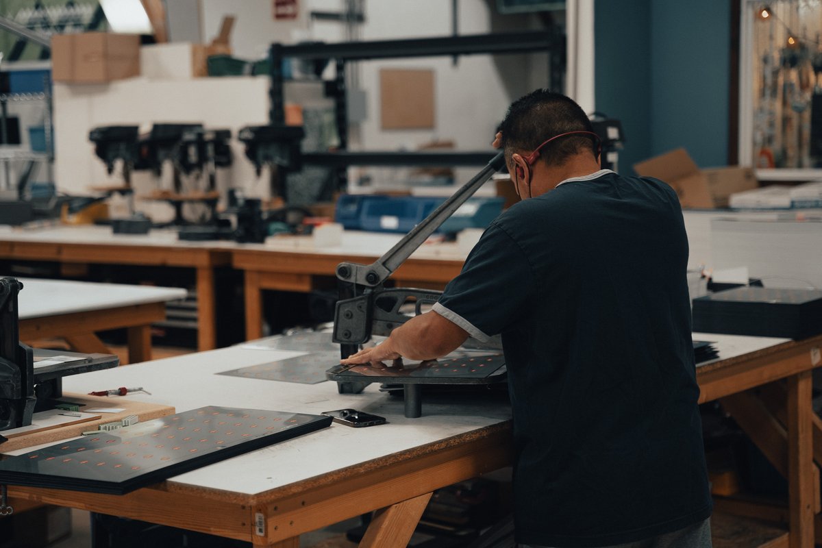 namify's tweet image. Workin' it...

Happy Monday from @Namify!

#custombranding #betterbranding #companyapparel #logo #branding #embroidery #laserengraving #custombranding #brandrecognition