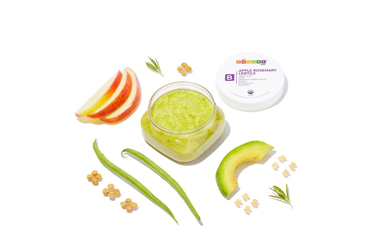 Feel good knowing you’re giving your kiddo a balanced meal packed with fresh green beans, apples 🍎, green lentils, barley, avocado oil 🥑, and fresh rosemary. Packed with nutrition &amp; so delish. 

#squarebaby #allsquaredaway #squarefoods