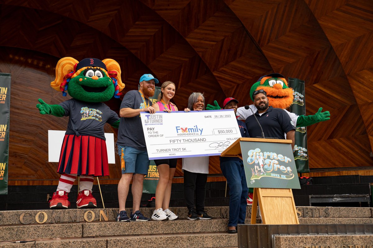 Justin Turner Foundation tweet media