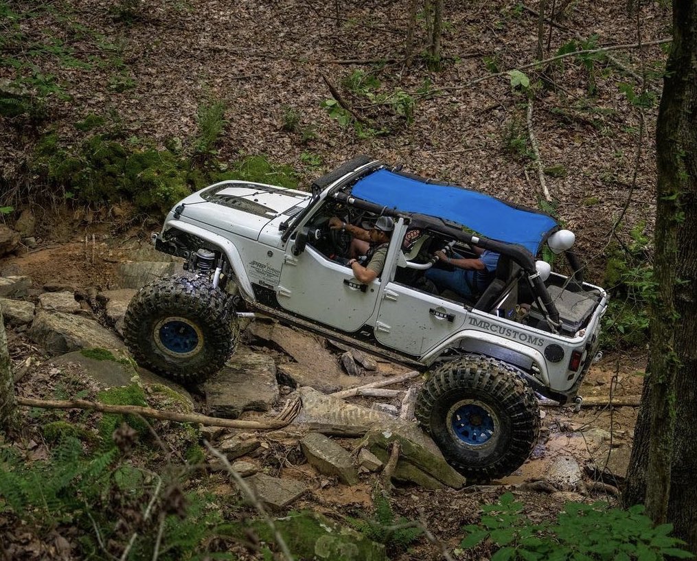 SpiderWebShade's tweet image. Happy Monday! Who else is looking forward to the new week?! 🙌 Stay protected from the sun’s harmful rays while adding that style to your Jeep with a @spiderwebshade shadetop of your own today! 😎 Repost📸: @snowstorm_jku #spiderwebshade #swsrepost #shadebrigade #adventureawaits