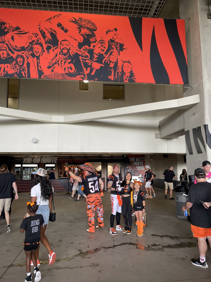 whodeybaby's tweet image. Me and the Eversole family tried to recreate the banner at Paycor yesterday. @Eversole_23 @TheRealMathryn