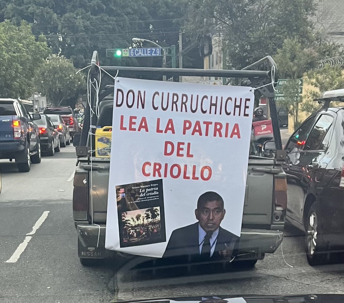 Cescobarsarti's tweet photo. Seguro vamos al mismo lugar. Qué bonito se siente ver a un pueblo cada vez más en sintonía. Somos distintos todos, pero igual es nuestro anhelo de democracia. #FueraPactodeCorruptos https://t.co/fvJ9rs652Z
