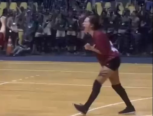 poptime's tweet photo. 🚨 A Universidade Santo Amaro EXPULSOU 6 alunos de medicina que invadiram jogo feminino para um “punhetaço”, em São Paulo. https://t.co/ZbtnYjrirg
