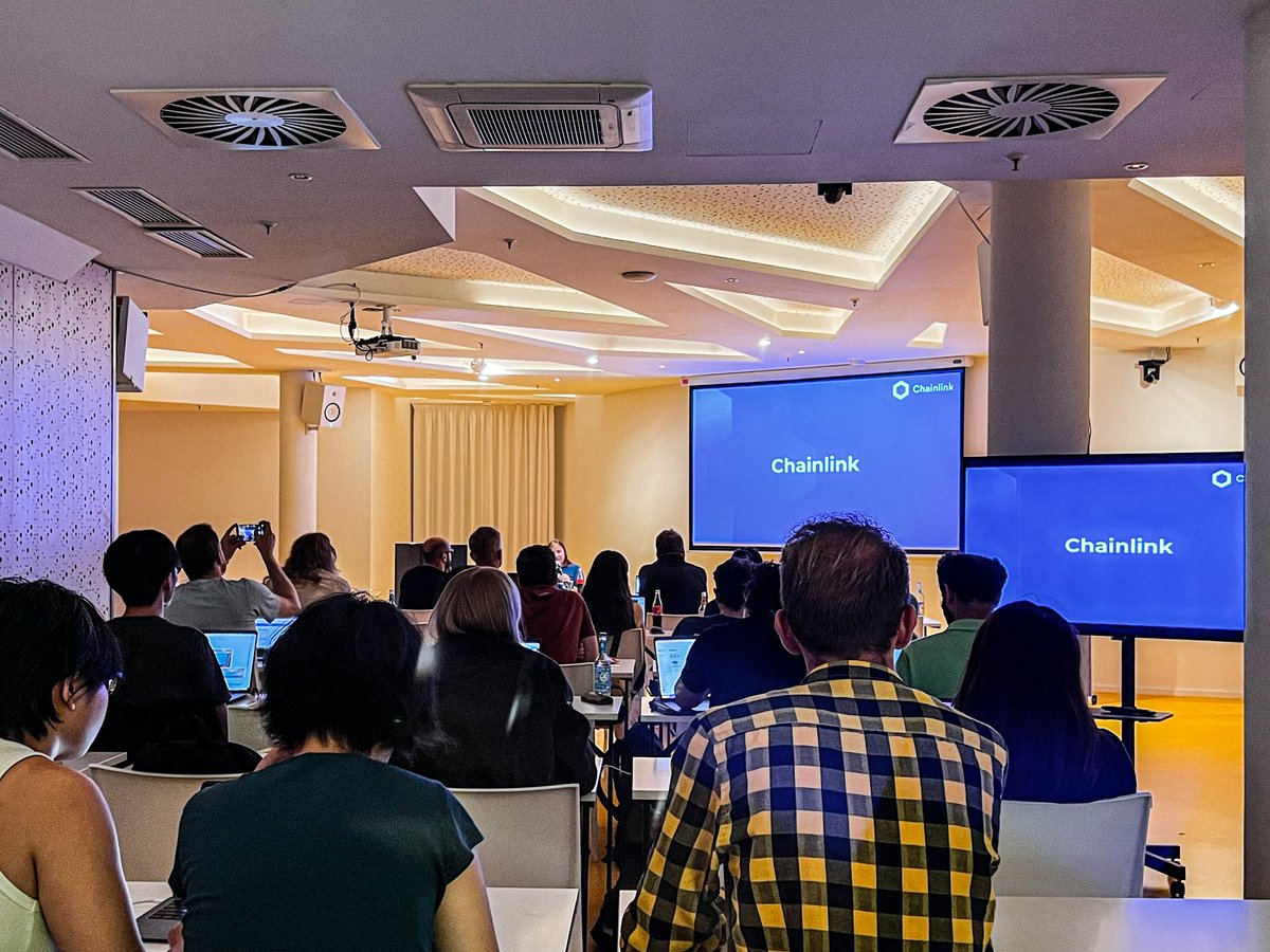 sojoypokkamol's tweet photo. Thanks to everyone joining us for Day 1 of the @Chainlink Bootcamp in Berlin. 

We dived into smart contracts, Chainlink Data Feeds, and #CCIP, plus interactive demos that surely left an impact.

Shoutout to our incredible instructor, @SolangeGueiros. Excited for Day 2! 💪🇩🇪 https://t.co/PexaDwrCEd
