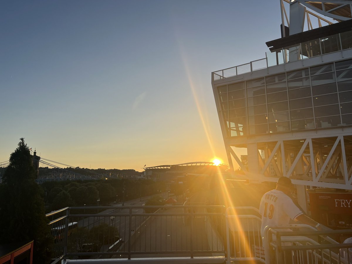 pandaofbears's tweet photo. Until Monday 🌅 @Paycor_Stadium @Bengals #RuleTheJungle #nfl #paycorstadium #whodey #bengals #sunset #cincy https://t.co/sMyjceBmKr