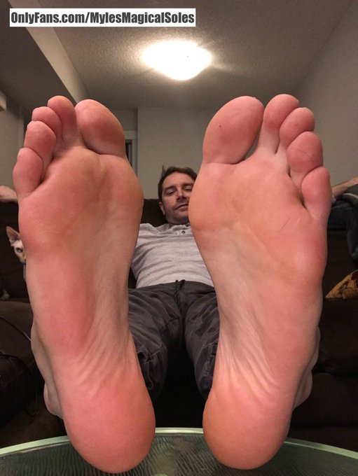 Side by side, crossed, or flexed around and pressed right into your face? https://t.co/4QOYPSZhBD