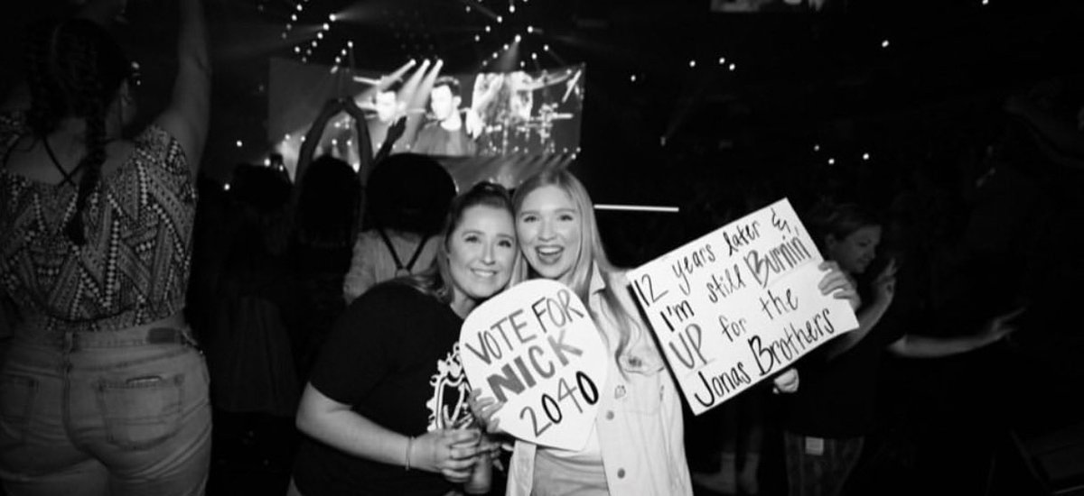 Oliviaaawulbern's tweet photo. My day one bestie @danafricke who has gone to shows with me since we were 10 &amp; goes along with any &amp; every Jonas adventure I suggest 💞💞 https://t.co/HIOe5mmRcq