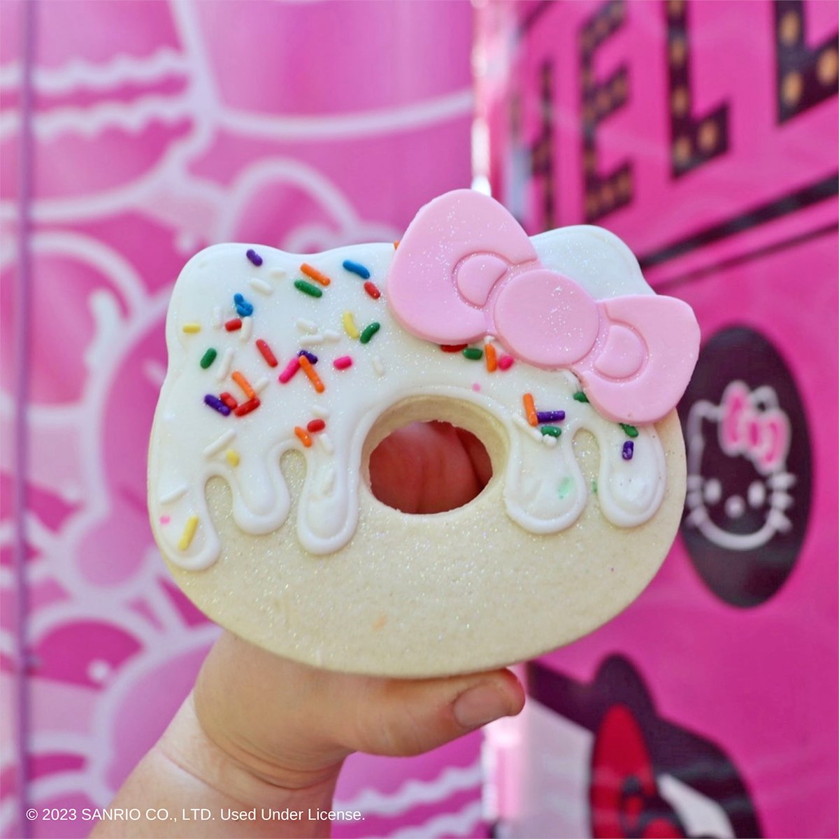 Cookies from #HelloKittyCafe Las Vegas are always a supercute treat! Tag a bestie who deserves one 💖