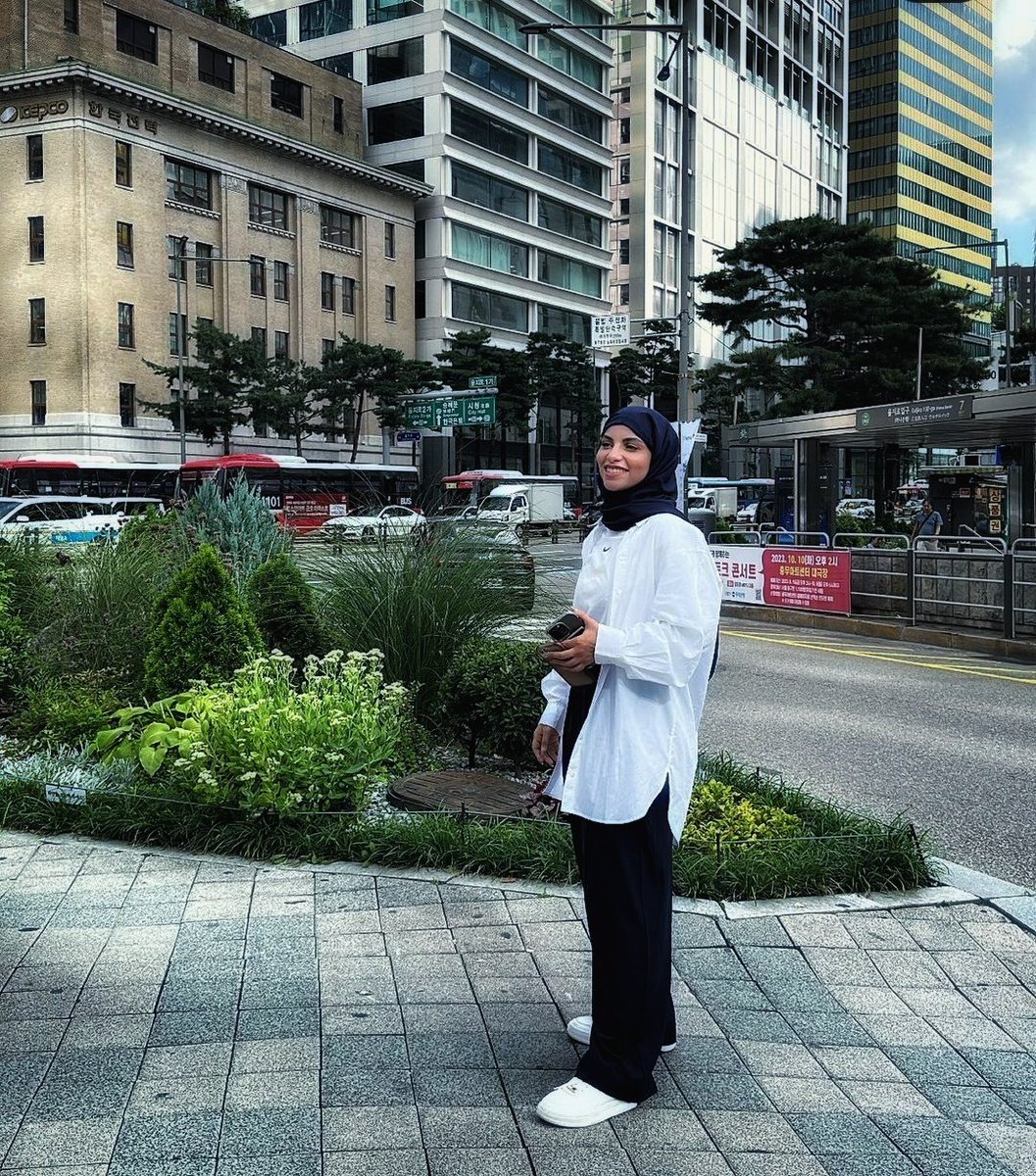 llusrb's tweet photo. Walking Like a model in Korea's streets 🇰🇷📍
#kadi_in_korea 
#لنس_مي_نحلم_ونحقق 
#كادي_الجريسي https://t.co/to49qWe4BX