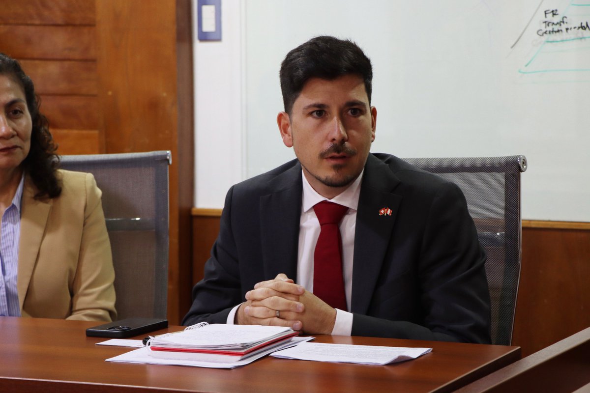SECO_Peru's tweet photo. Reunión con gobernador de #Cusco Werner Salcedo  @regioncusco 🇵🇪para ver los avances y próximos pasos del @Programa_GFP en la gestión de finanzas públicas📈Desde Suiza🇨🇭@SECO_Peru esperamos que estos esfuerzos mejoren los servicios a la ciudadanía @BaselInstitute @EmbSuizaPeru https://t.co/8h23x3sJvV