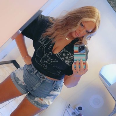 DevvonLyndsieG's tweet photo. #NewProfilePic https://t.co/HlcGx9IJfV