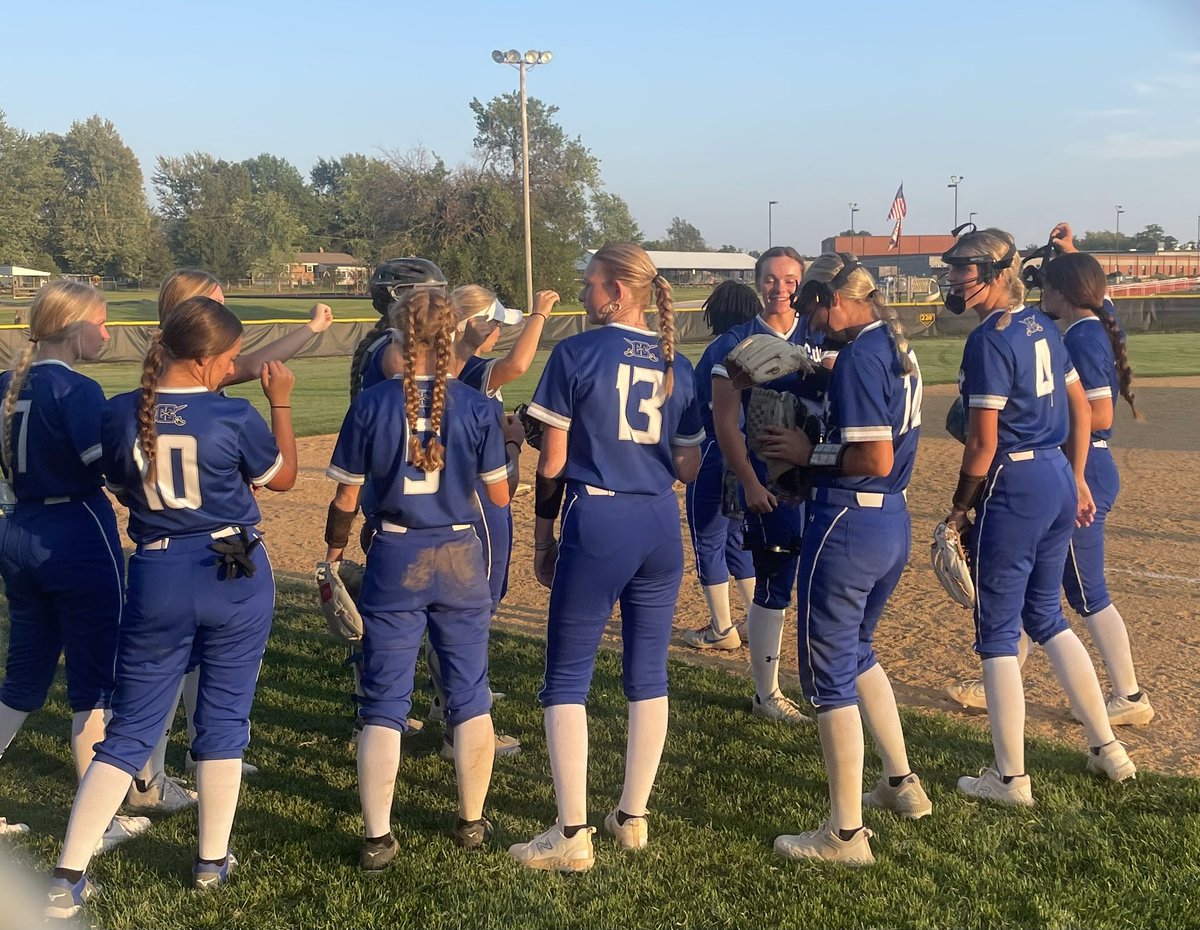 Schwarzer96's tweet photo. @cccavs_softball wins against Eldon 15-0 #GoCavsGo https://t.co/BFxbxzIwzs