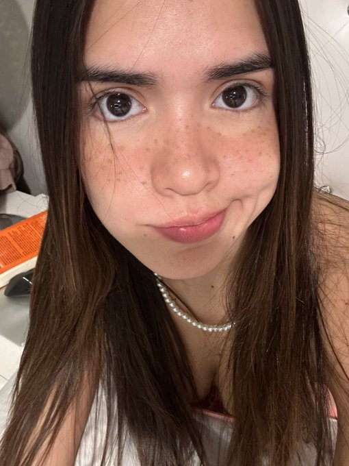 Tu &aacute;ngel de la guarda 😳🥰 https://t.co/fL2xjerHYE