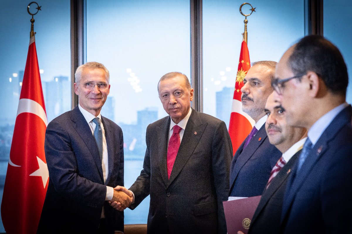 jensstoltenberg's tweet image. Glad to meet President @RTErdogan in New York. We discussed stepping up our fight against terrorism &amp;amp; I thanked him for #Türkiye’s work to revive the Black Sea grain deal. As agreed at Vilnius the Turkish parliament will take up Sweden’s NATO membership as soon as possible. #UNGA