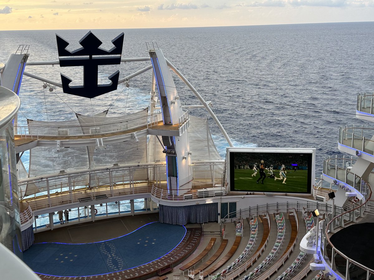 Joe_B_Bingham's tweet photo. MNF somewhere in the Gulf of Mexico tonight🛳️ https://t.co/jJp9KqCOtT