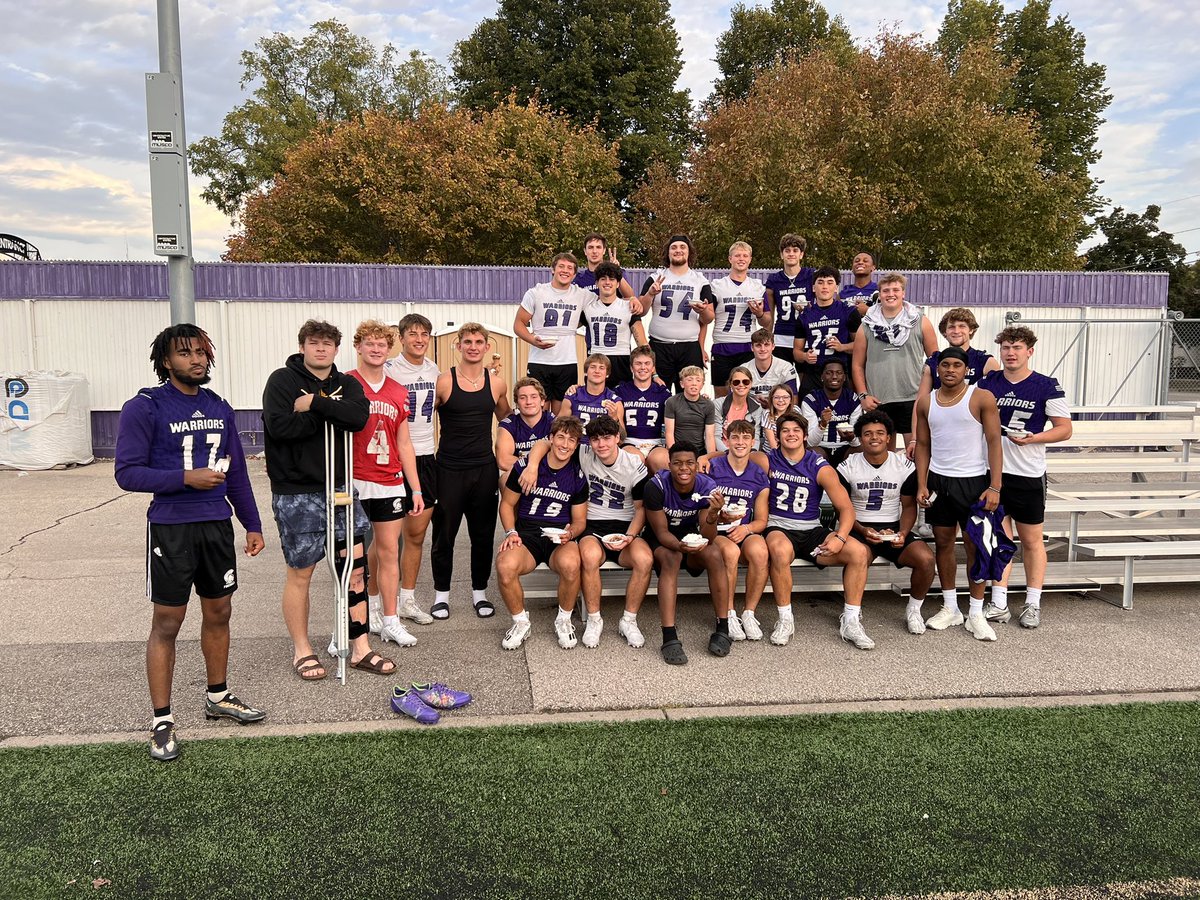 Thanks to Berkley, Beckett, and <a href="/bergstrom_kate/">Kate Bergstrom</a> for bringing the freshman <a href="/WinonaState_FB/">Winona State Football</a> guys ice cream after walkthrough tonight 🙏🏈🍦