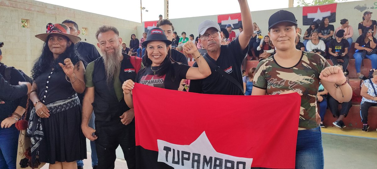 "¡Ya basta de traiciones!" Este pueblo heroico ha sido traicionado ya demasiado. «Nosotros llegamos aquí para hacer una verdadera Revolución» 

—Hugo Chávez.

#ConMaduroMásUnidad <a href="/NicolasMaduro/">Nicolás Maduro</a> <a href="/dcabellor/">Diosdado Cabello R</a>    @TupamaroMRT <a href="/WBenavides_MRT/">Williams Benavides</a>