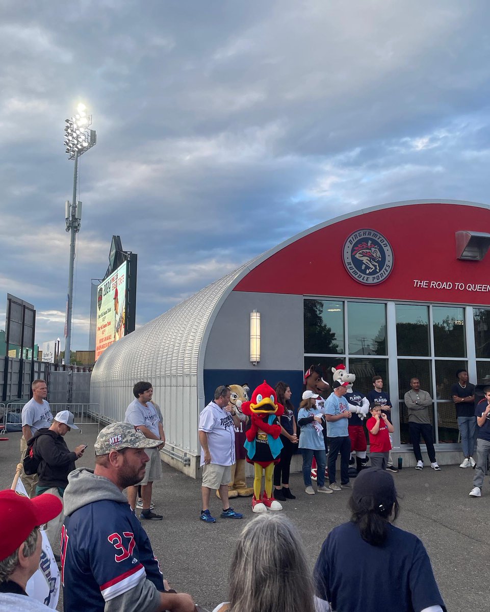 Had a great time at the @rumbleponiesbb pep rally to get ready for the post season starting tomorrow in Binghamton Vs the Somerset Patriots. Get your tickets now and LETS RUMBLE!!! #mets #yankees #subwayseries #playoffs #milb #rumbleponies